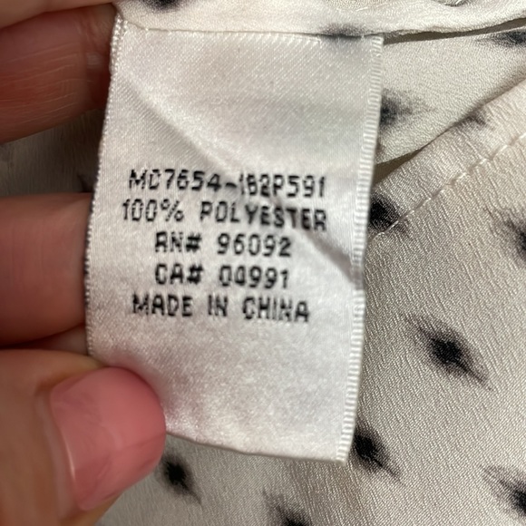 Kenar White with Blue Print Sleeveless Button Down Collared Women's Shirt Medium - Picture 9 of 10